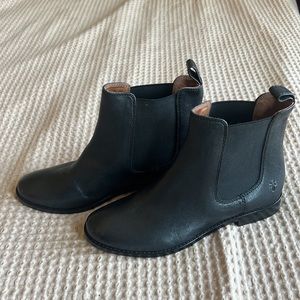 FRYE CARLY CHELSEA BLACK BOOT SIZE 7.5
